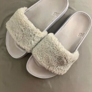 New Balance Plush Fur Slide Slippers - Soft Light Blue.